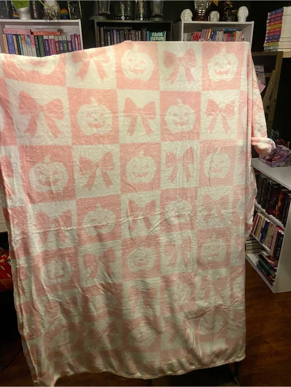Soft Pink & Cream Plush Throw Blanket - Decorative Home Bedding
